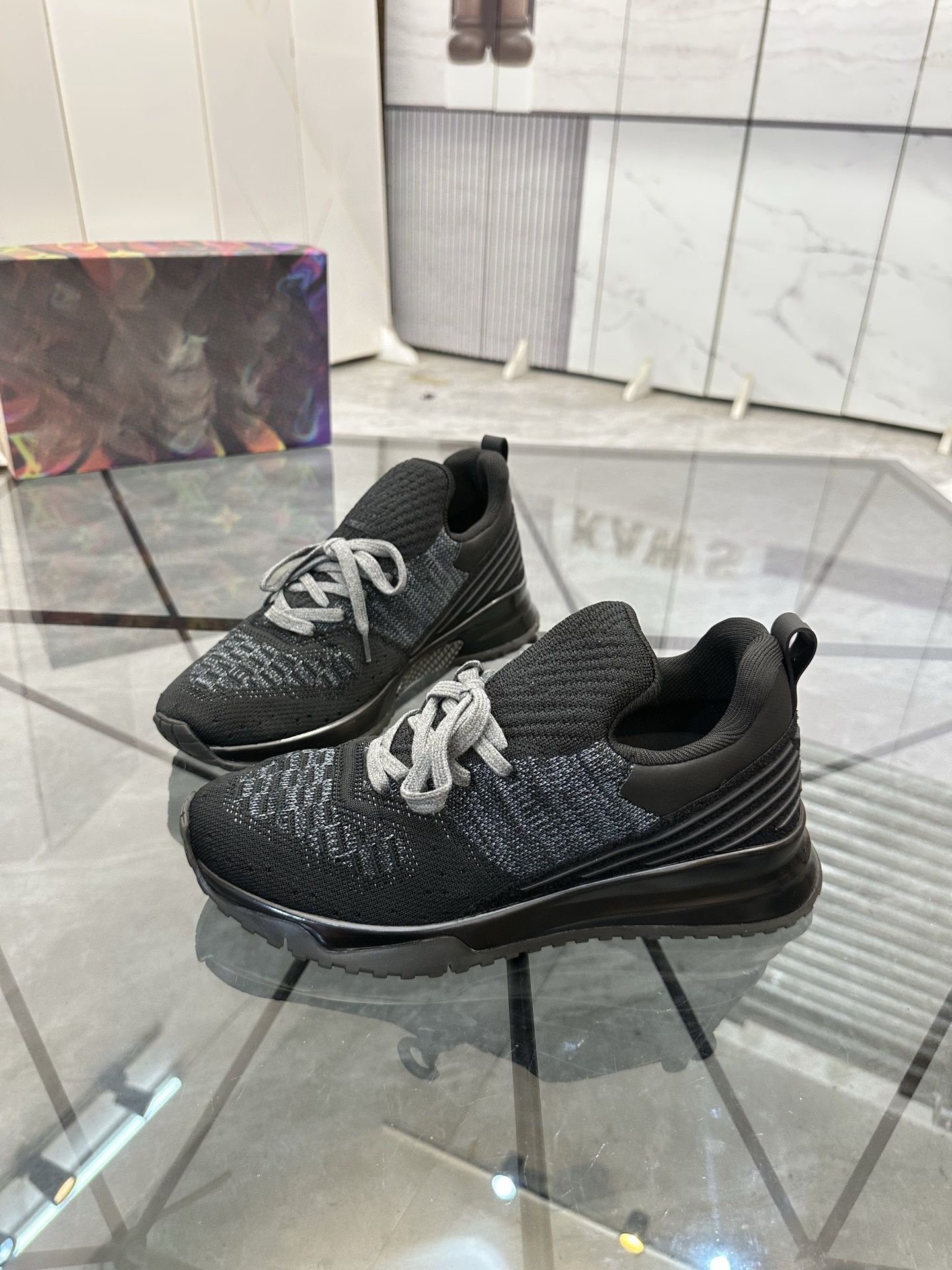 Men Shoes Jeans - Erkekler ve Kadınlar için Minimalist Siyah